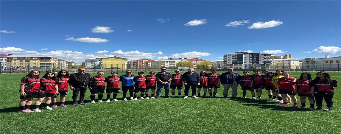 *Bulanık’ta Kadın Futbolu Heyecanı: Bilican Spor Sahaya İndi!*