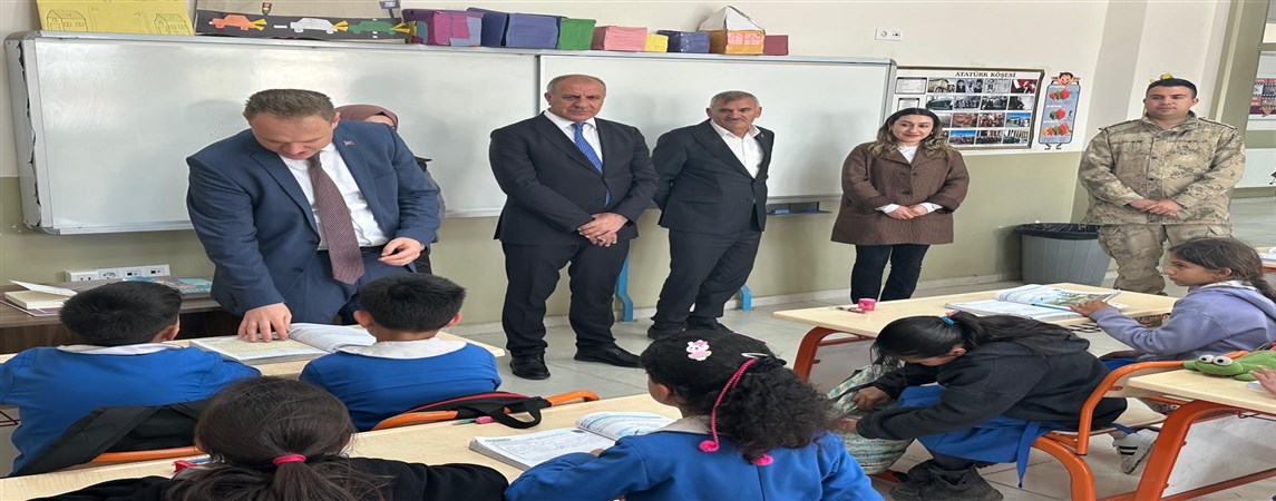 *Bulanık Kaymakamı Ömer Övünç Koşansu’dan Yoncalı’da Okul Çıkartması*