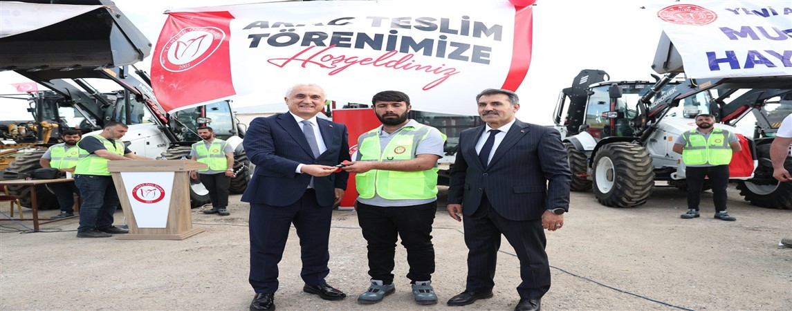 Muş’ta Hizmet Filosu Güçleniyor: 40 Yeni Araç ve İş Makinesi Törenle Teslim Alındı